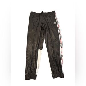 Umbro Men’s Track Pant Windbreaker  Joggers XL‎ 36-40